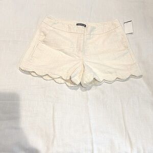 Alice Collection Linen Shorts Size 4 Scalloped Edges
vacation, Beachy, spring